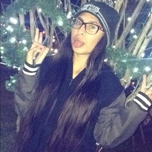 Meet your Posher, Alma